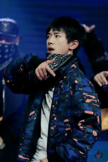 #撞不掉的玫瑰# #全员即刻加速1128迈# dancer or magician? @TFBOYS-易烊千玺