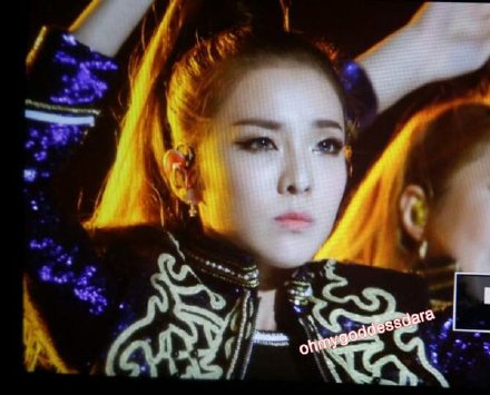 【Dara-图片】#2NE1##Dara# 1512012 #MAMA# 饭拍预览 小姐姐好仙！腹肌简直 cr:logo 转载注明