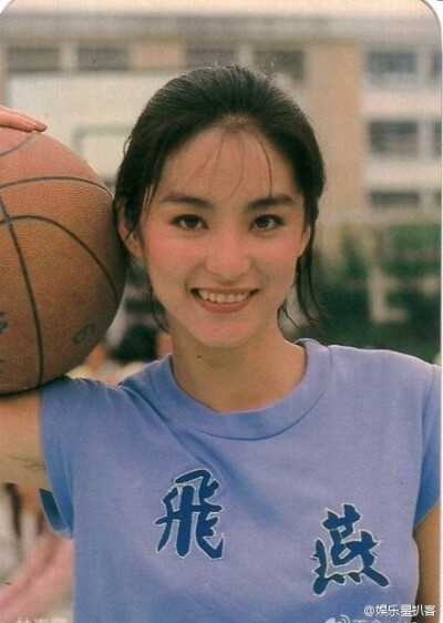 【下午茶】上帝的宠儿，每个年龄段赋予她不同的美，有一种美丽，叫做#林青霞#。