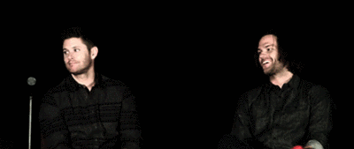 #houscon##J2# 珍妮指着钩子：“十年啦。”然后钩子说“Going on 11 brother”的时候珍妮脸上的表情变化简直(｡･ω･｡) #GIF图#（O网页链接