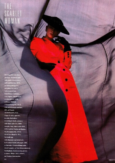 The Scarlet Woman 。Photo by Herb Ritts for UK Vogue October 1985 。