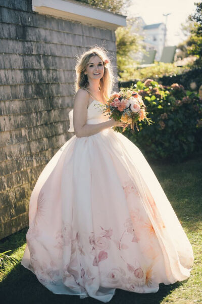 20 Floral Wedding Dresses That Will Take Your Breath Away