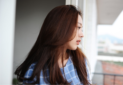 朴瑟 淑女风中分长卷发