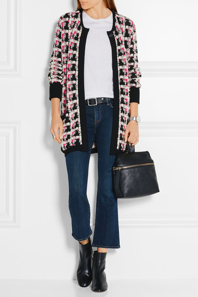 它的廓形宽松舒适,并配有单嵌线袋和罗纹边饰.