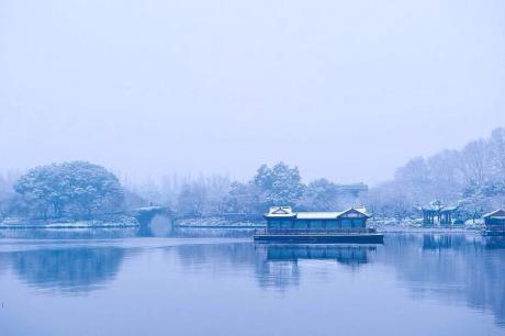 雪后西湖，淡妆浓抹总相宜