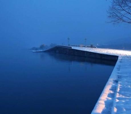 雪后西湖，淡妆浓抹总相宜