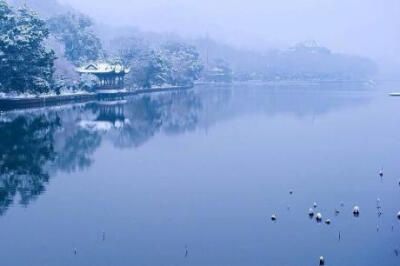 雪后西湖，淡妆浓抹总相宜