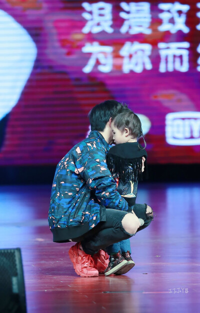 ＠JOJOJOY-yyqx 易烊千玺 1128