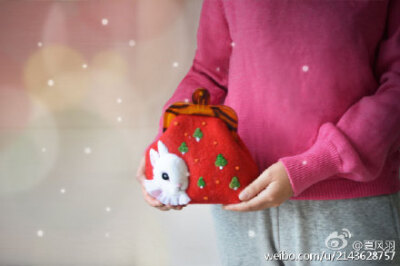 圣诞手工羊毛毡口金包，喜庆的大红加上呆萌的兔子在这个下雪的寒冬显得格外出彩