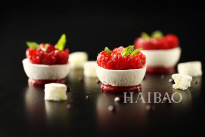 Raspberry lemon souffle meringue——蔓越莓柠檬奶油蛋白酥