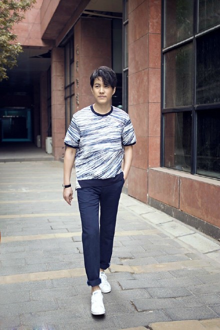 演员靳东# #1222靳东生日快乐# dong boy 这套无水印你们好像等很久