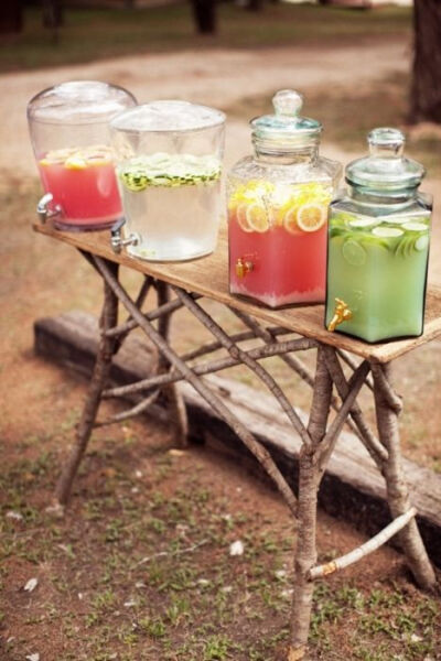 This will be a cute way for drinks to be served!!