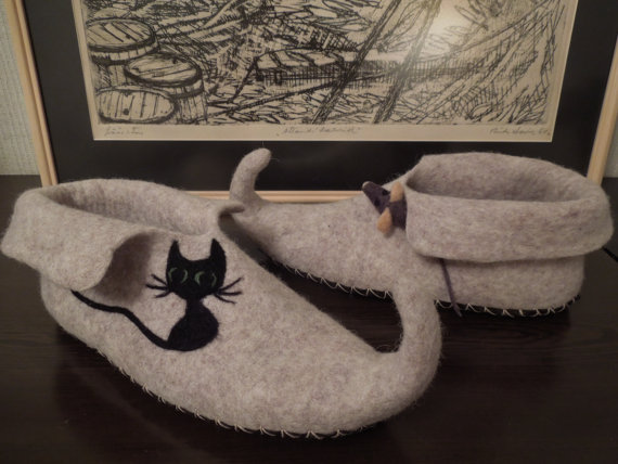 超可爱的羊毛毡鞋，小黑猫亮点 转自ETSY Elf felted slippers. 100% wool. Handmade House shoes.