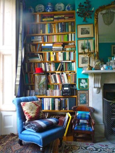 Absolute fan of overstuffed bookshelves :) This image just makes me happy as an avid reader. This space was meant to be read in.: