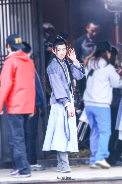 王源 151214 《诛仙》上班 cr：RoyAllLove_王源个站