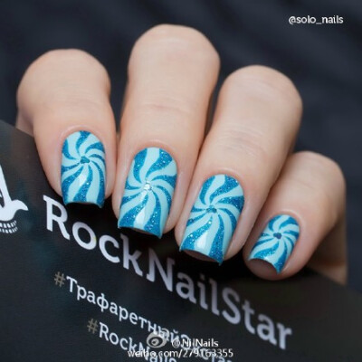 #RockNailStar# 现在风靡全球的俄罗斯品牌RockNailStar的美甲胶带即将上线，这几天我会陆续po图，暂定30日上新。敬请期待~