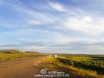 yellowstone最美丽的地球表面。曾经幻想过黄石的千百种姿态，今日走近你，果然美不胜收