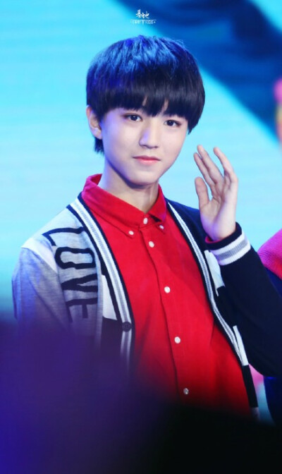 文案请在俊俊的眼睛里找 @TFBOYS-王俊凯