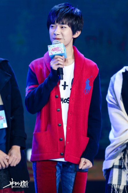 【151229 360水立方乐次元盛典】#TFBOYS# #易烊千玺# 我希望有个如你一般的人，如这山间清晨一般明亮清爽的人，如奔赴古城道路上阳光一般的人，温暖而不炙热，覆盖我所有肌肤。