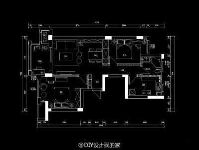 【复古简约美式两居室】建筑面积：93㎡；设计师利用光源与冷暖色调搭配起来，令人格外舒服，同时营造一段慢饮细品的悠然时光。cr.见图