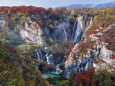 Falls In Autumn, Plitvice Lakes National Park, Croatia2015年排名前20位的国家地理杂志的照片