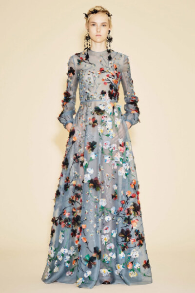 Valentino SS 2016 collection 群尾的设计和印花的图案使整体华丽度up