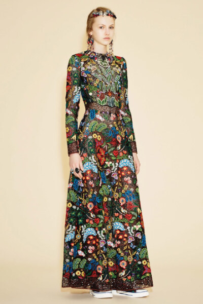 Valentino SS 2016 collection 群尾的设计和印花的图案使整体华丽度up