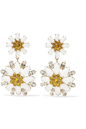玛格丽特雏菊是 Dolce &amp;amp; Gabbana 2016 早春度假系列的主打元素。这款夹扣式耳坠采用抛光镀金黄铜制成，光亮的玻璃花瓣由透明色和万寿菊色的施华洛世奇水晶构成，可谓璀璨生辉。不妨用这对单品点缀披肩发造型。