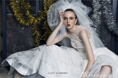 LilyGardenBridal 即使你只是我生命拼图的一块，但是没有你，我的生命便不会完整。能够成为感情笃深的闺蜜是上天的恩赐。我们有那不被时间带走的感情，倾心相遇，安暖相伴。有没有那么一瞬间，你想过要和闺蜜同一天…