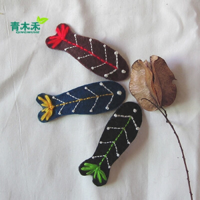 可爱的刺绣小鱼仔仔戴在头上。