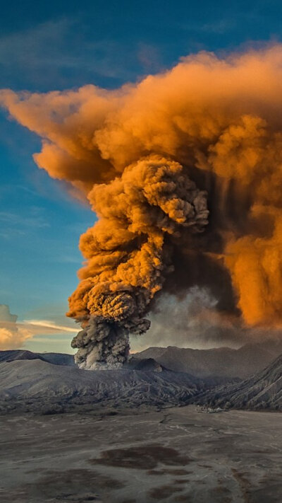 火山爆发瞬间风景手机壁
