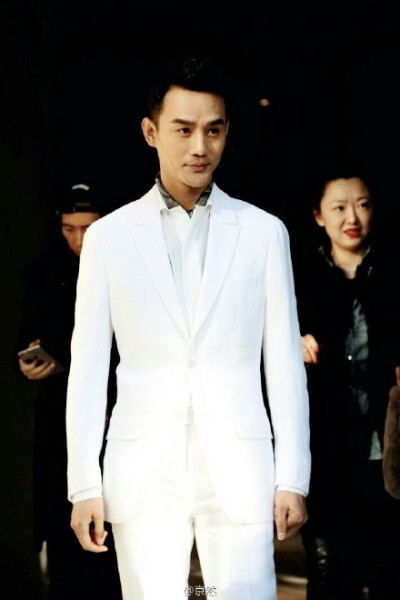 #王凯米兰男装周##王凯kkw#有君子肃肃如松下风，高而徐引。亦凌凌如高山之雪，清冷皎洁。修图5p（图源：@kkw凯凯王哒波妞_果吉吉 ）