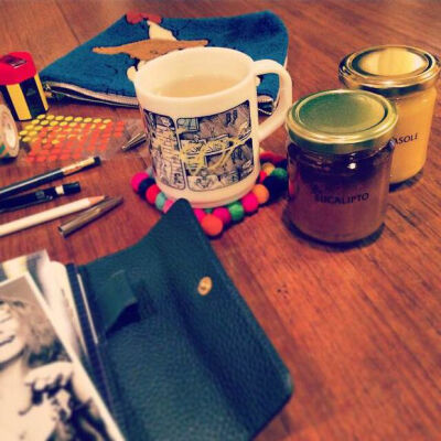 【2015.1.11】 皆さんからの饮み物コメントに影响されて最近色んなものをお白汤に入れるようになりました。今日はイタリア产のユーカリ蜂蜜とヒマワリ蜂蜜を[HONEY POT] I will drink Italian eucalyptus honey and …