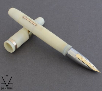 Moore Finger tip Eiderdown White, ca. 1946 | Penarte - Fine Vintage Pens: