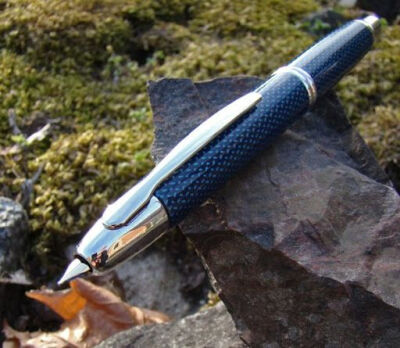 Pilot Vanishing Point fountain pen. I LOVE this pen!: