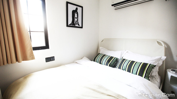 去呼呼，找有意思的房间-上海后窗法租界老弄堂豪华一室一厅艺术房-黄色系的温馨