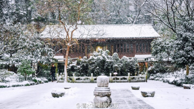 如果有幸步行到北山路附近，停驻在这个弄堂