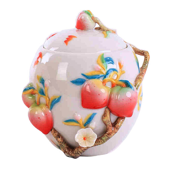 【福寿齐天茶叶罐 】设计元素取自清朝乾隆时期的粉彩过枝陶纹盘，乃万寿节之用品；该茶叶罐撷取了盘中彩陶与蝙蝠的图案，用立体雕塑，再现了古物的风华； 八颗寿桃寓意八仙祝寿，五只蝙蝠演绎五福临门，是过年时给长辈最好的礼物。￥2240