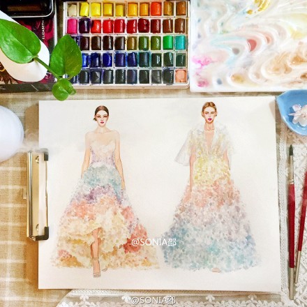 【手绘时装画】作者：微博@Sonia邵Marchesa2016 S/S . 上午小涂淡彩两张，祝都看到的人心情愉快～?看视频里熏香喷雾衬得这两个人要飞走了 现在按顺序给大家发资料去了，邮件我隔几天发一次，大家别心急，只要留言的邮箱没错，都会收到。#SONIA手绘时装画教程# O秒拍视频 .