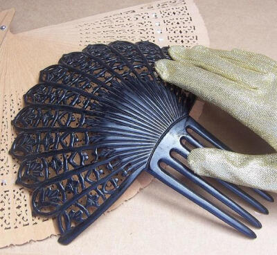 spanish comb是一个type，常以玳瑁或赛璐璐仿玳瑁制成
