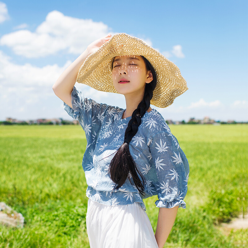 猫娘志文艺清新枫叶印花气质T恤复古森系女装显瘦女士V领上衣夏装