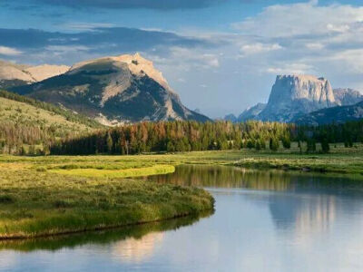 Square Top Mountain and the Green River Wyoming 怀俄明州：格林河（绿河）