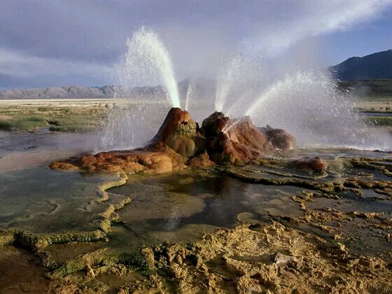 Fly Geyser Black Rock Desert Nevada 内华达州：黑岩沙漠间歇喷泉