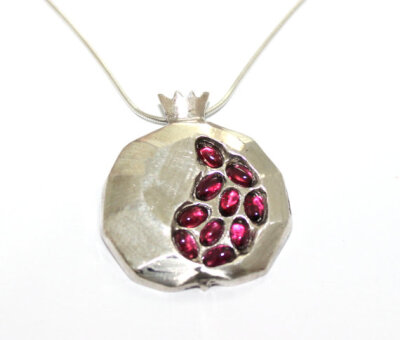 Magnificent 925 Silver New Pomegranate Judaica Pendant Necklace set with Egg Garnet Stones
