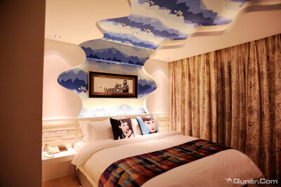 去呼呼找有意思的房间-成都幻变艺术酒店浪漫圆床套房-把房间当成画板