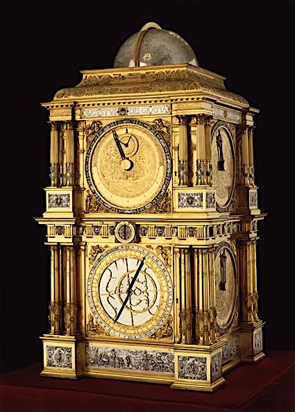 Astronomical Clock 欧洲古董天文钟，最早出现在1300-1330年间，复杂的机械原理和钟面，显示黄道星座的天体关系，有记录的欧洲最早的天文钟匠人Richard of Wallingford 和 Giovanni de Dondi。图片的天文钟属于16世纪的欧洲，为贵族阶层拥有，作为财富的象征。