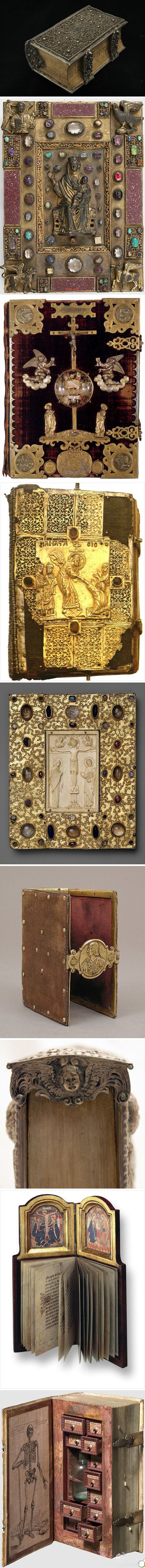 中世纪错彩镂金的书籍封面，以珍贵的宝石、精美的黄金、象牙雕刻工艺打造而成，如此华丽的封面，内容是什么也没那么重要了。