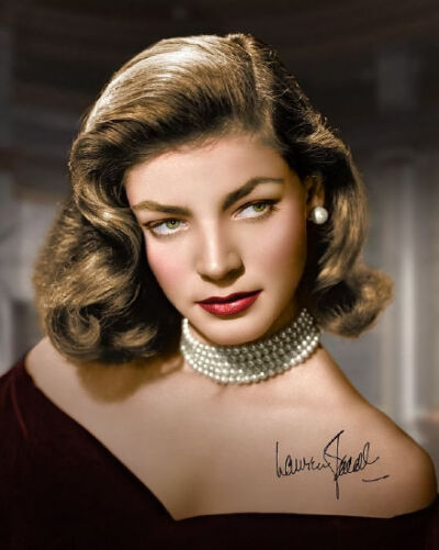 Lauren Bacall 美国女演员，以冷漠的神情和性感低沉的嗓音在好莱坞独树一格。