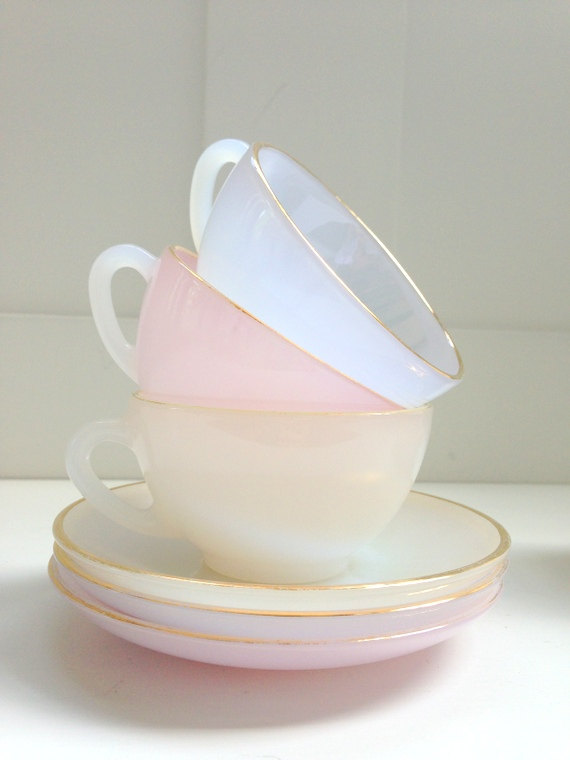 半透明老式法国粉彩茶具