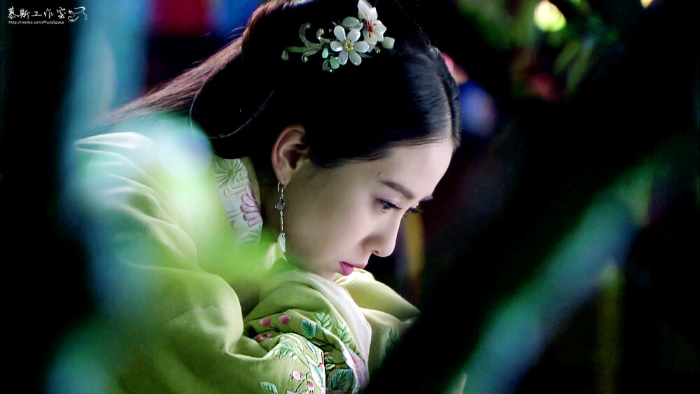 刘诗诗《女医明妃传》 【谈允贤】她从小偷偷随祖母学习中医知识，悬壶济世，得到老百姓的赞扬和支持，更凭借着对于医学的痴迷，克服重重困难，在医学上广收博采、兼收并蓄、自成一派，开创并建立了女医制度。从救人身体到救人灵魂，再由救人到救国，传播弘扬了祖国医学文化，最终成为了一代女国医。by慕斯工作室